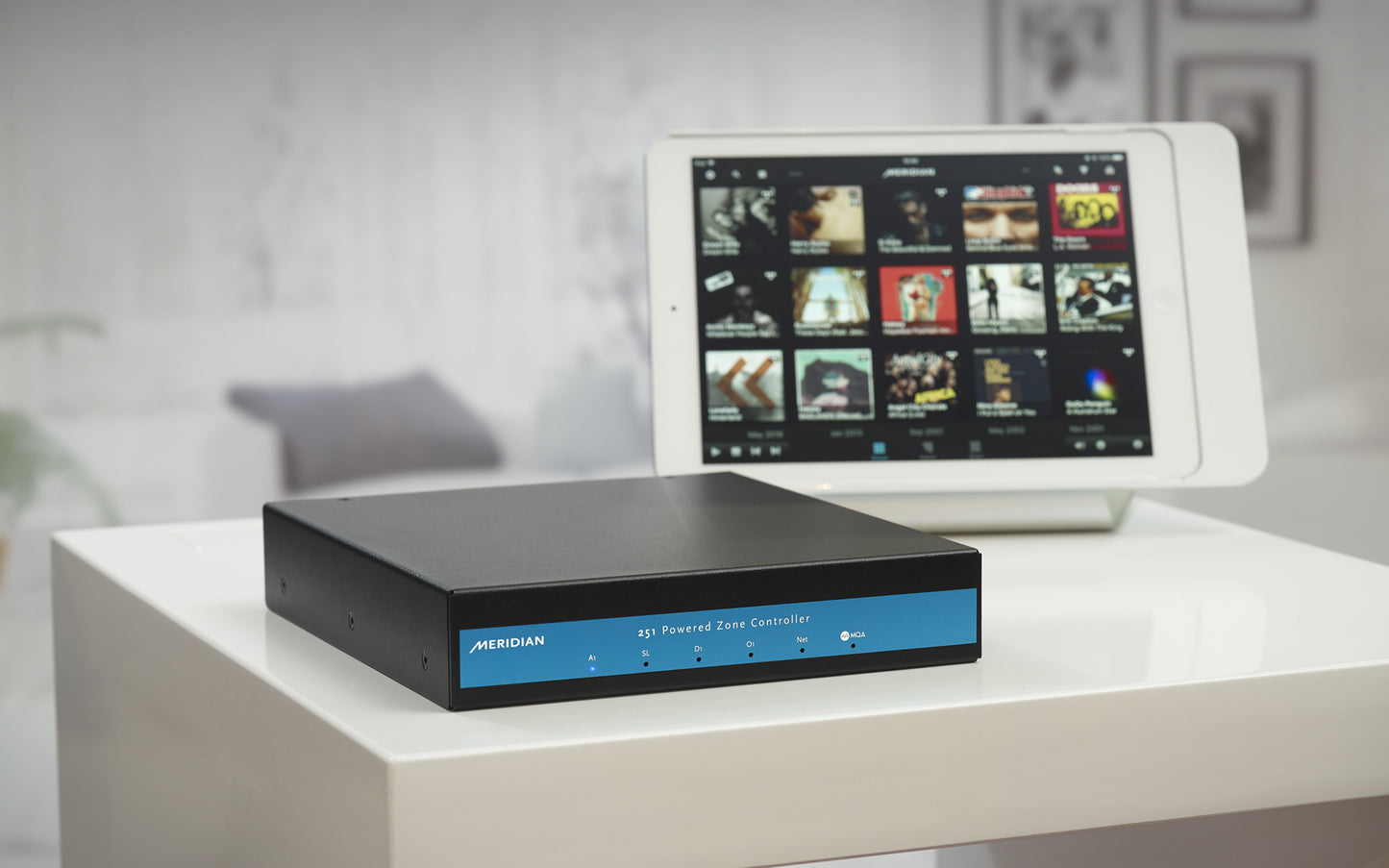 Meridian 251 Powered Zone Controller