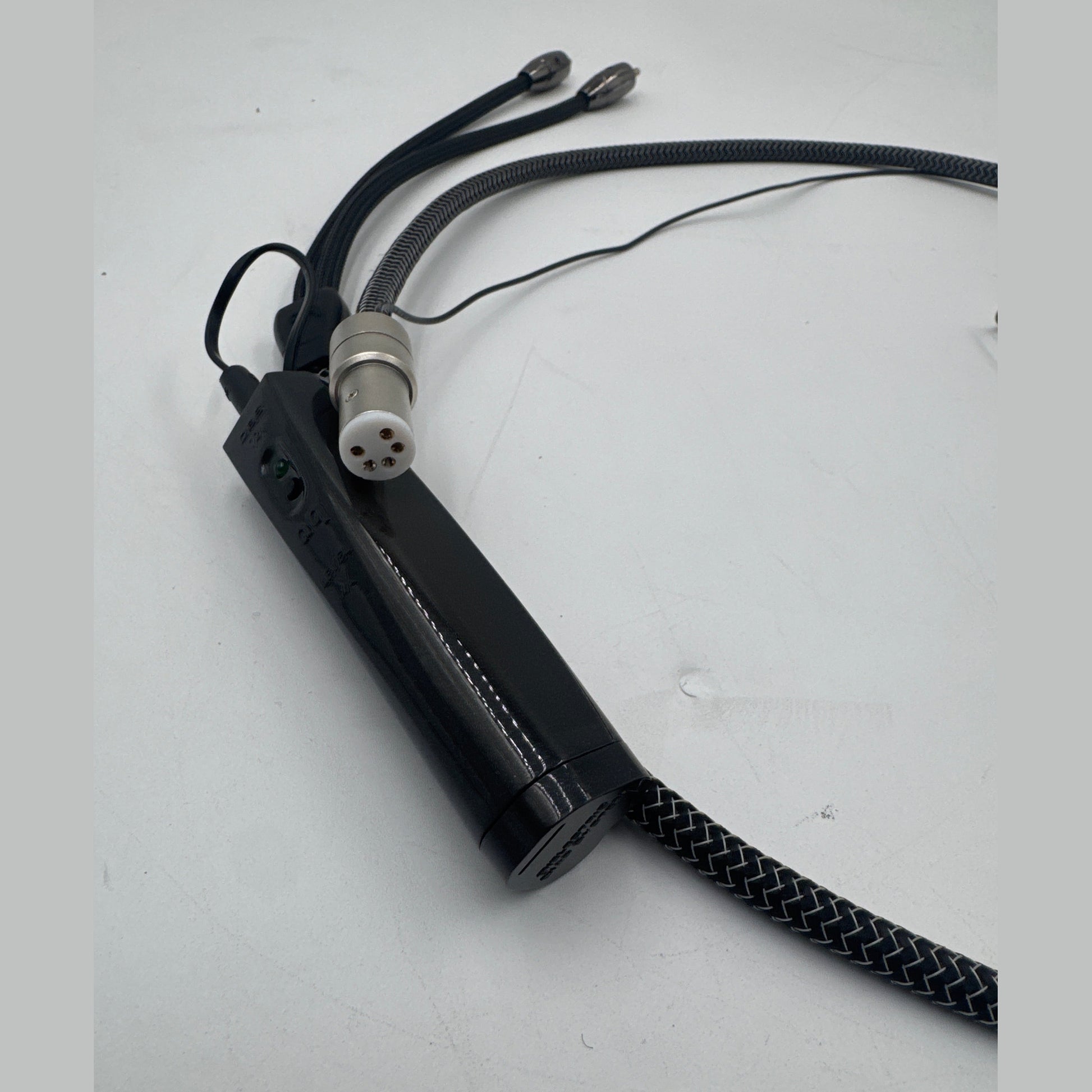 AudioQuest Angel 5 pin din to RCA cables Phono - Sunny Components Inc.