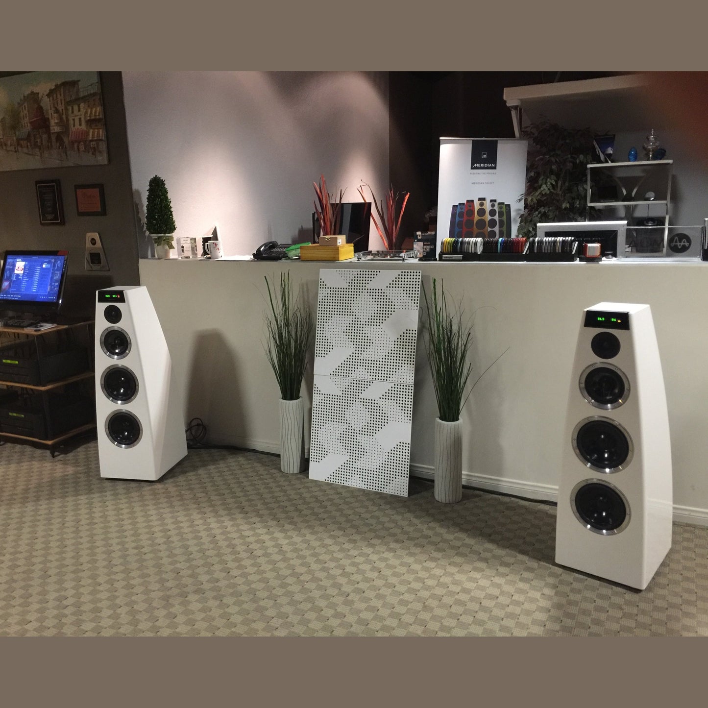 Meridian DSP7200SE Active Loudspeakers White Store Demo | Meridian Controller Included