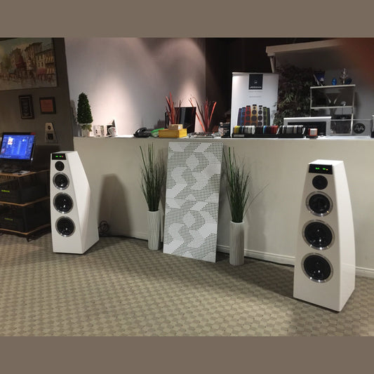 Meridian DSP7200SE Active Loudspeakers White Store Demo | Meridian Controller Included