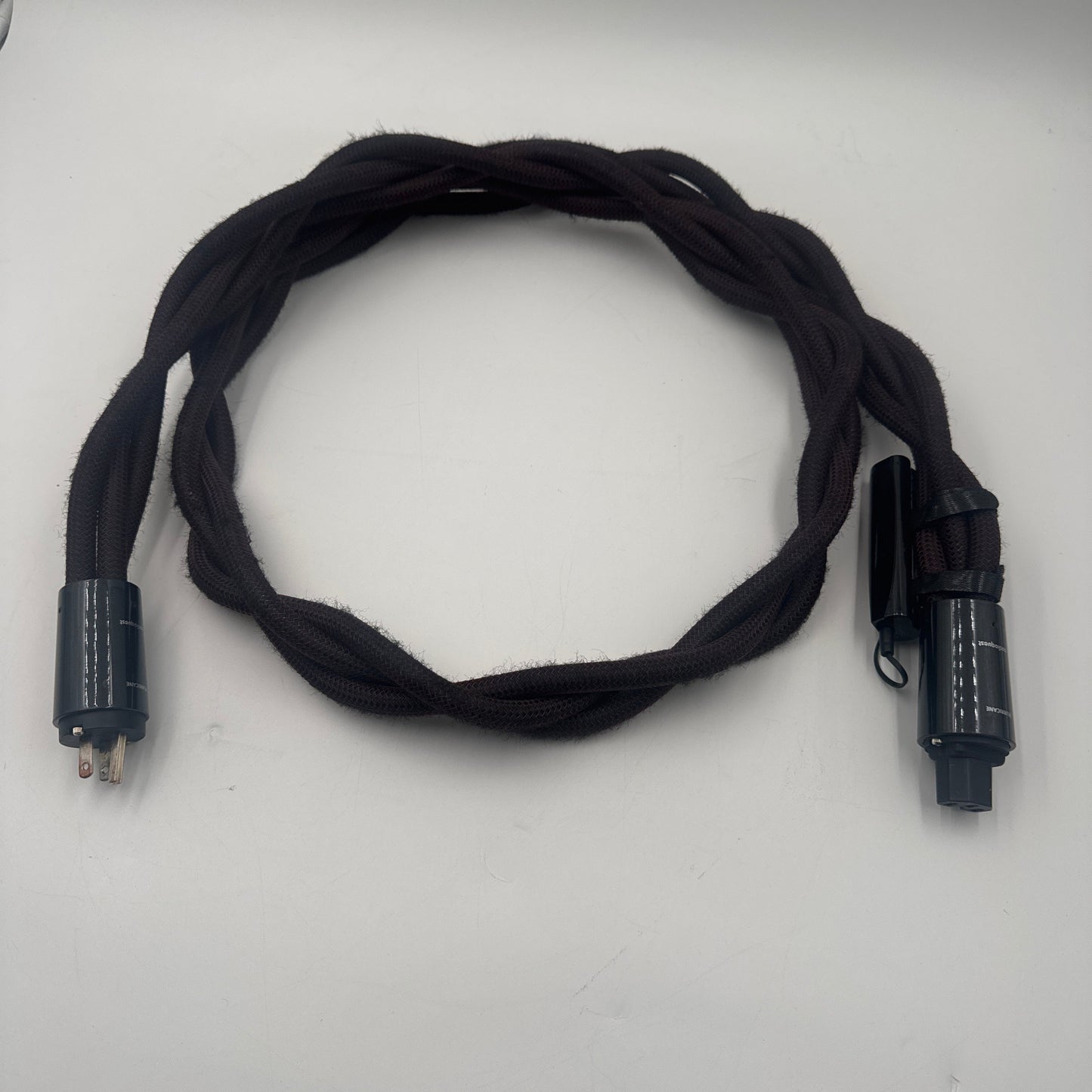 AudioQuest Hurricane source power cord 15-amp 2m braided - Sunny Components Inc.