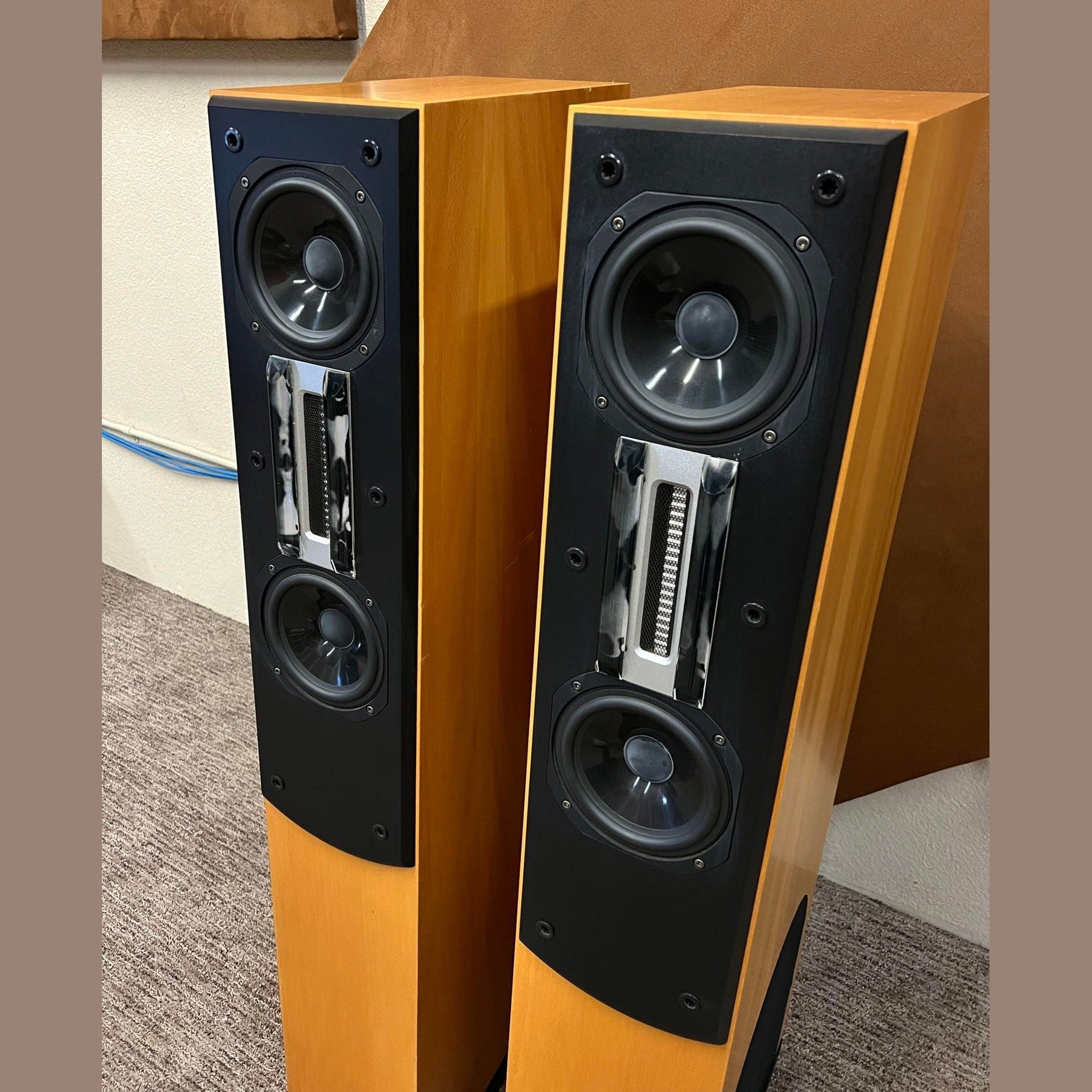Red Rose Classic speakers by Mark Levinson – Sunny Components Inc.